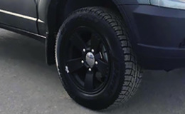 Колеса легкосплавные 16" черного цвета с шинами специального назначения All-Terrain